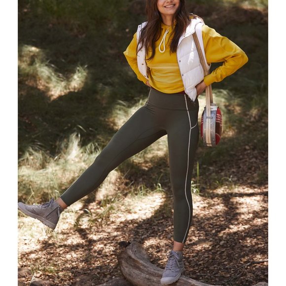 NWT FP Movement Nature Seeker Puffer Vest / White - Picture 5 of 9